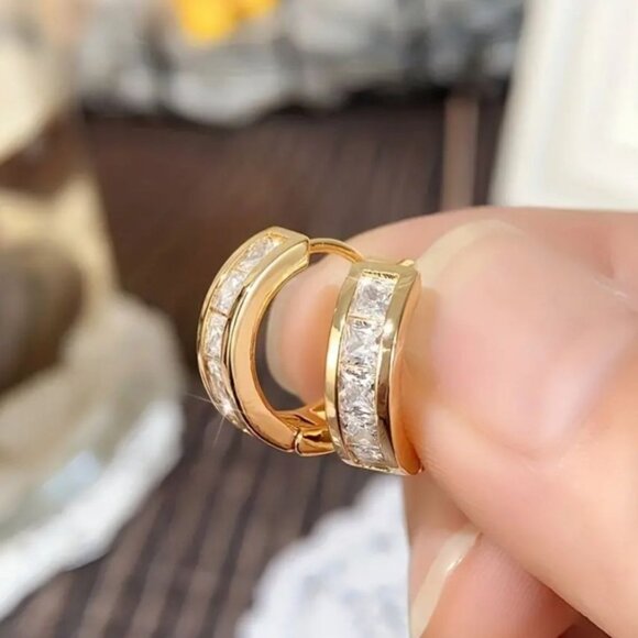 Simple Sparkling Gold Cubic Zirconia Hoop Earrings - Picture 5 of 6